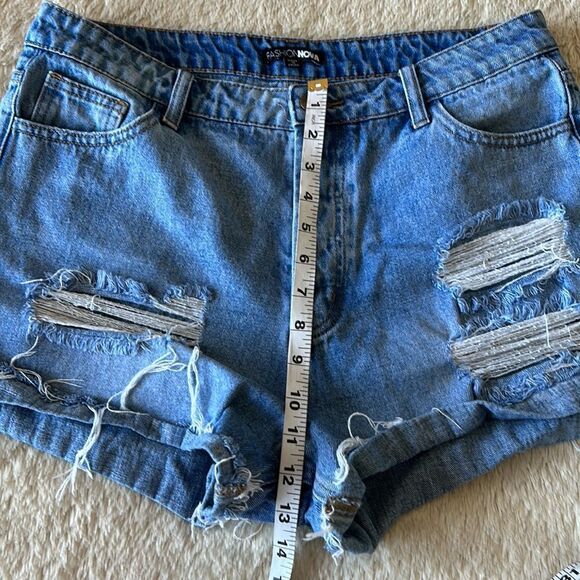Fashion Nova distressed jean shorts size xl - Picture 9 of 16